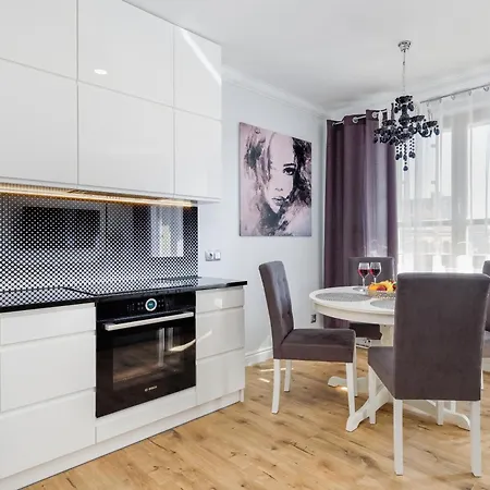 Wyspa Uznam - Rondo Rozy Wiatrow Apartment